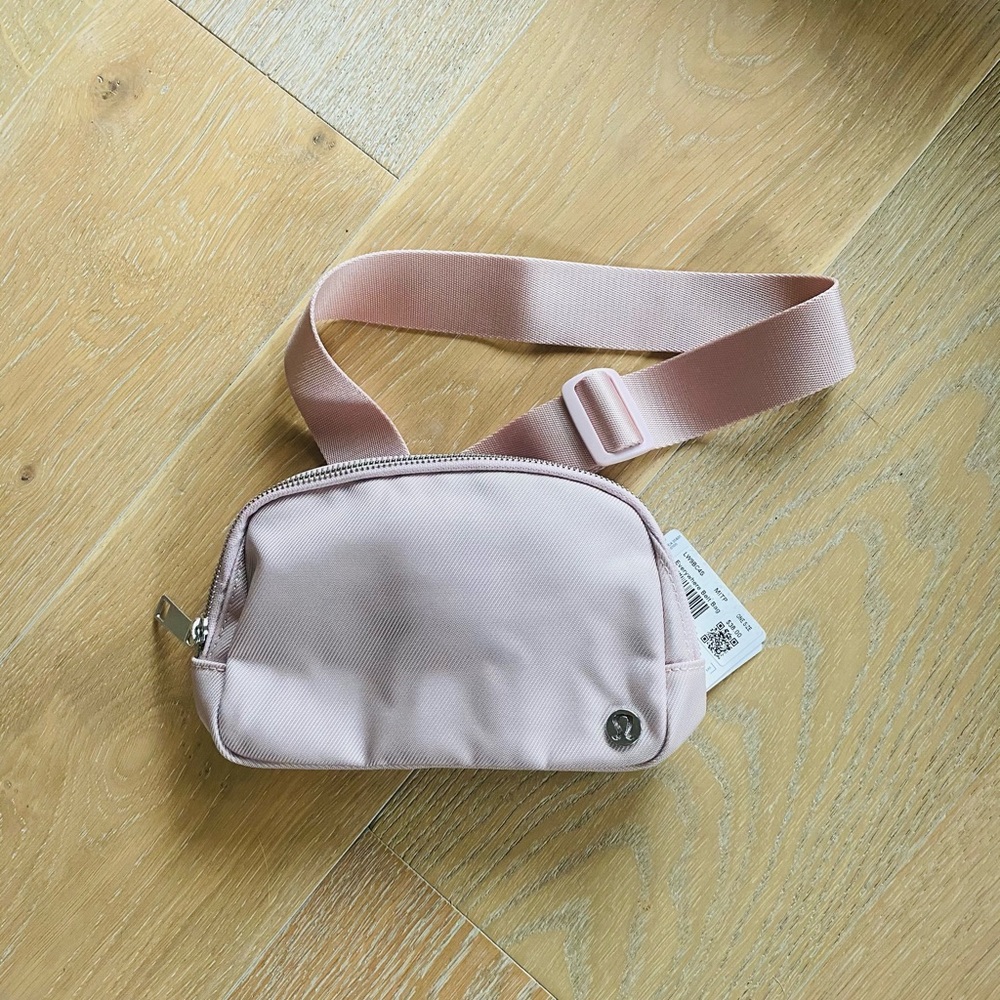 Lululemon Everywhere Belt Bag.